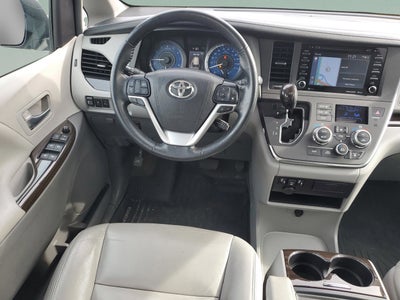 2018 Toyota Sienna XLE