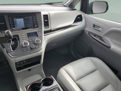2018 Toyota Sienna XLE