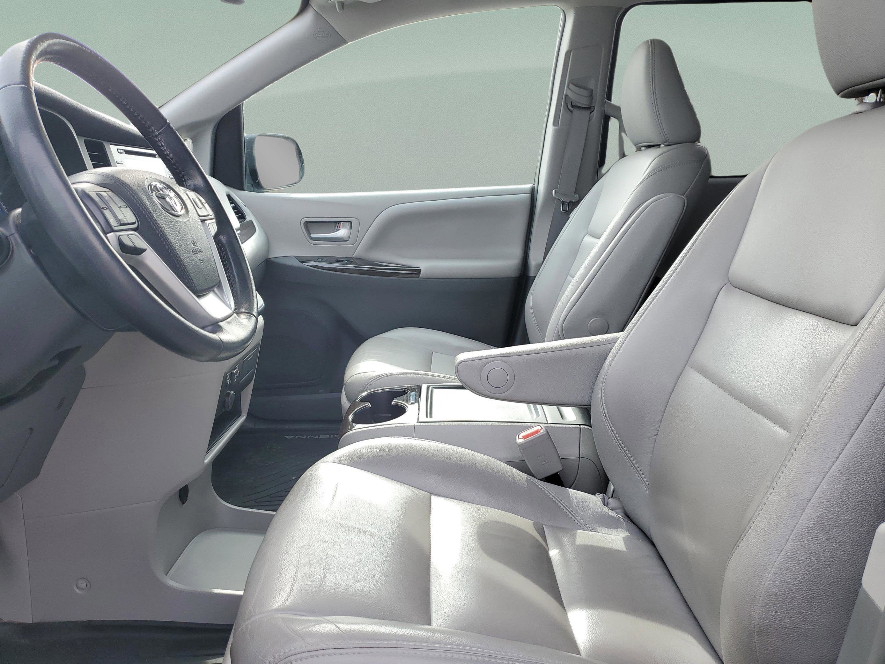 2018 Toyota Sienna XLE
