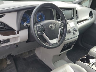 2018 Toyota Sienna XLE