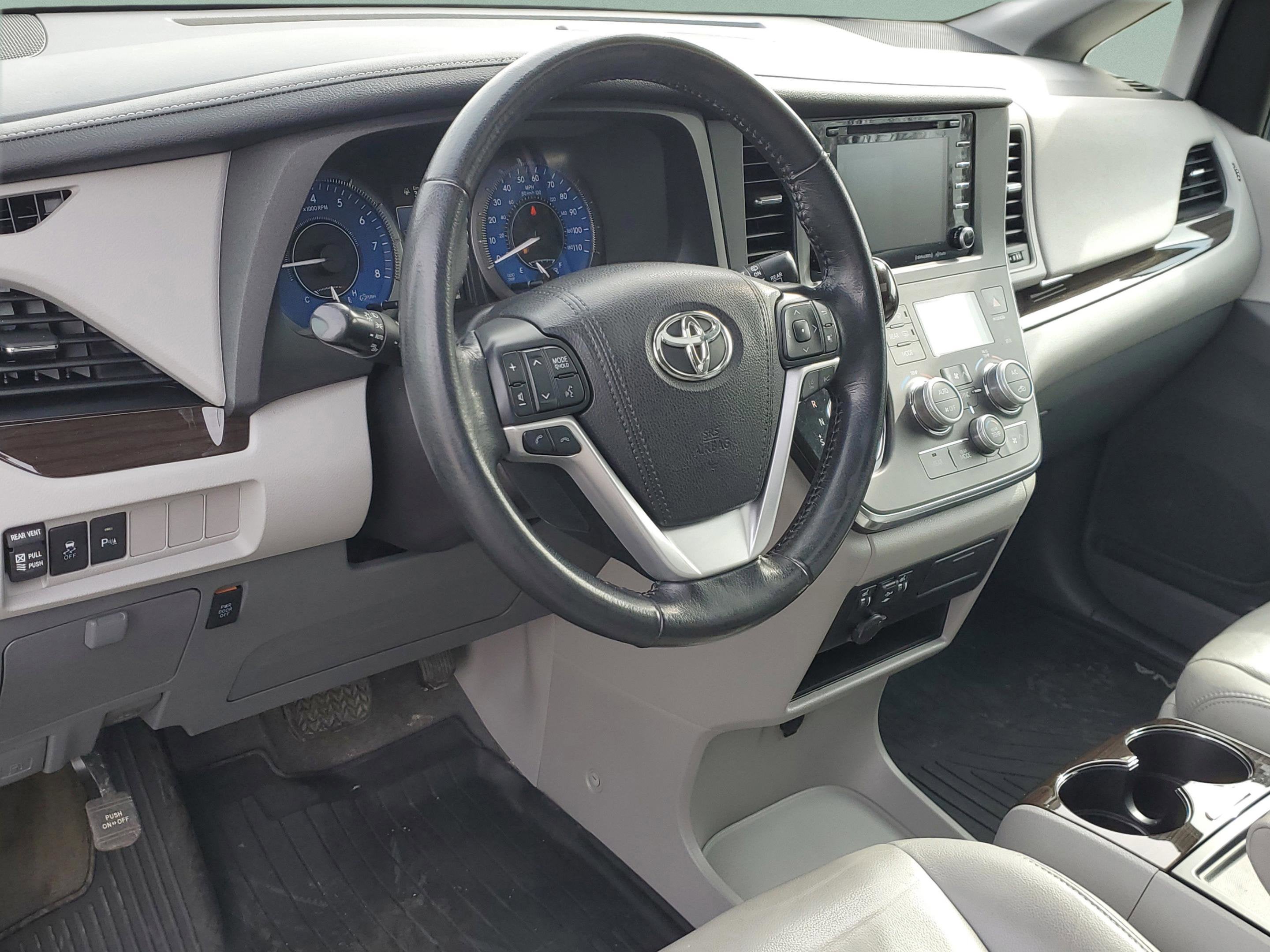 2018 Toyota Sienna XLE