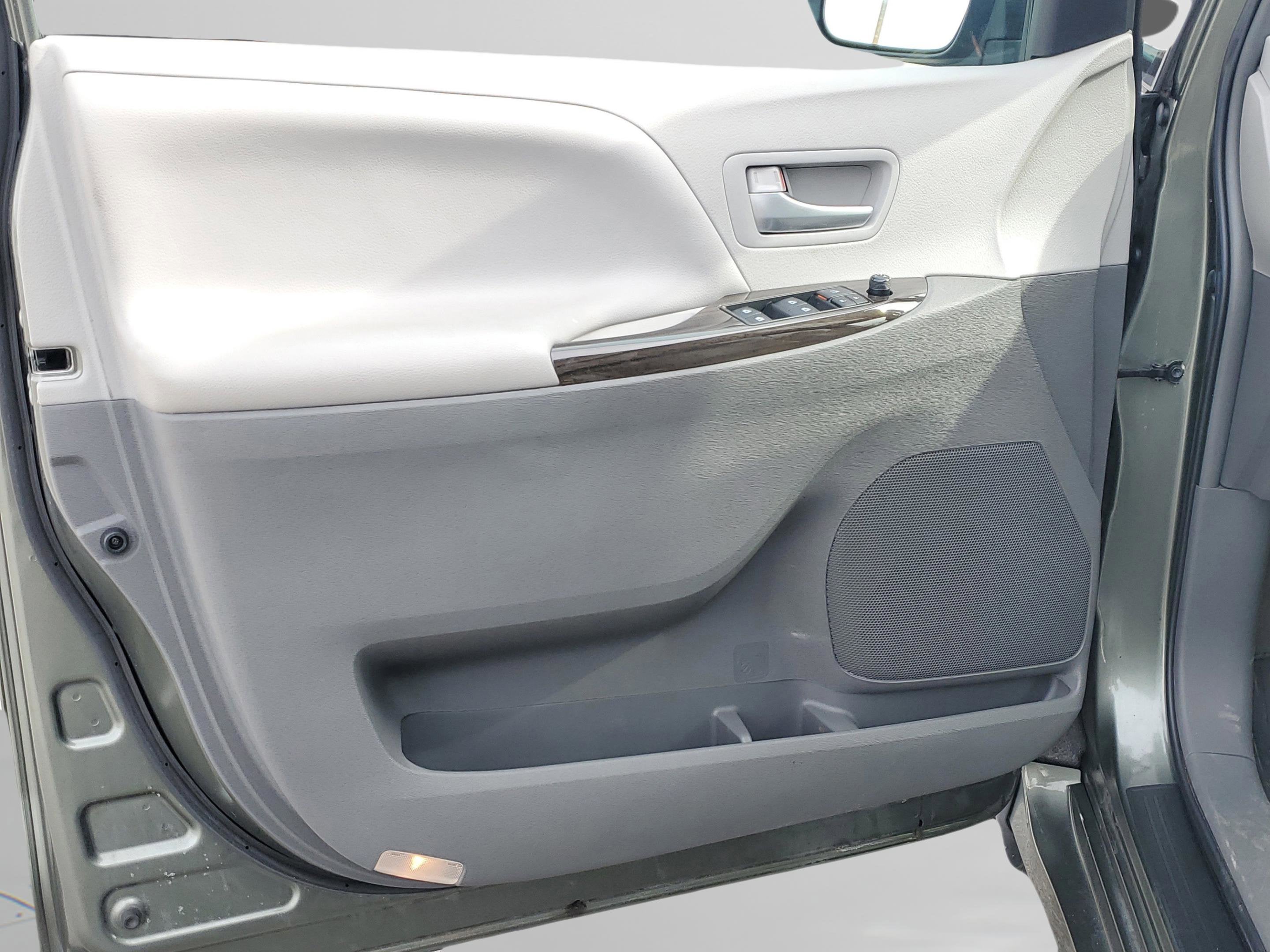 2018 Toyota Sienna XLE