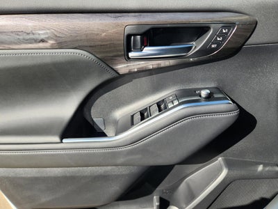 2025 Toyota Highlander Hybrid Platinum