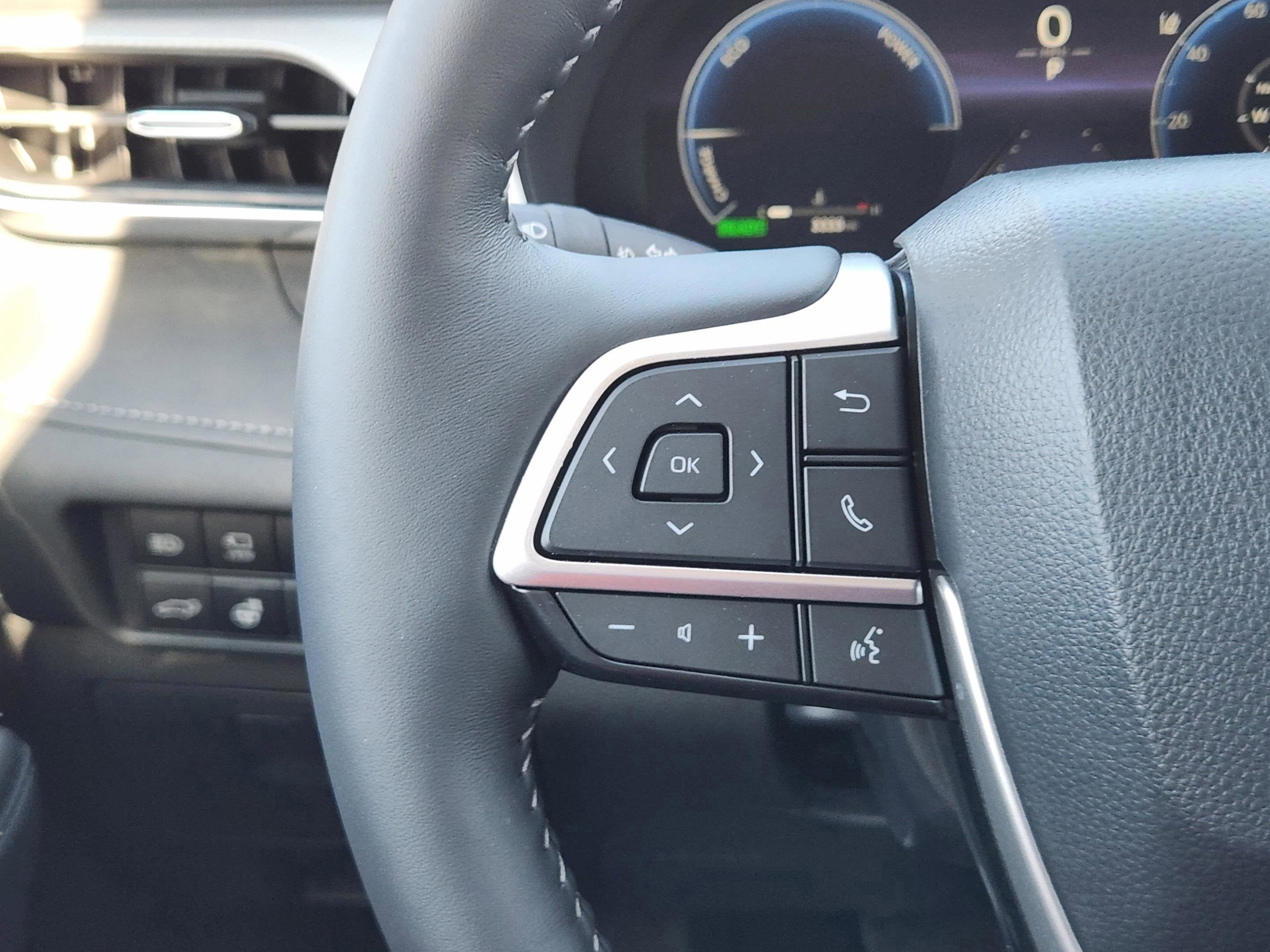 2025 Toyota Highlander Hybrid Platinum