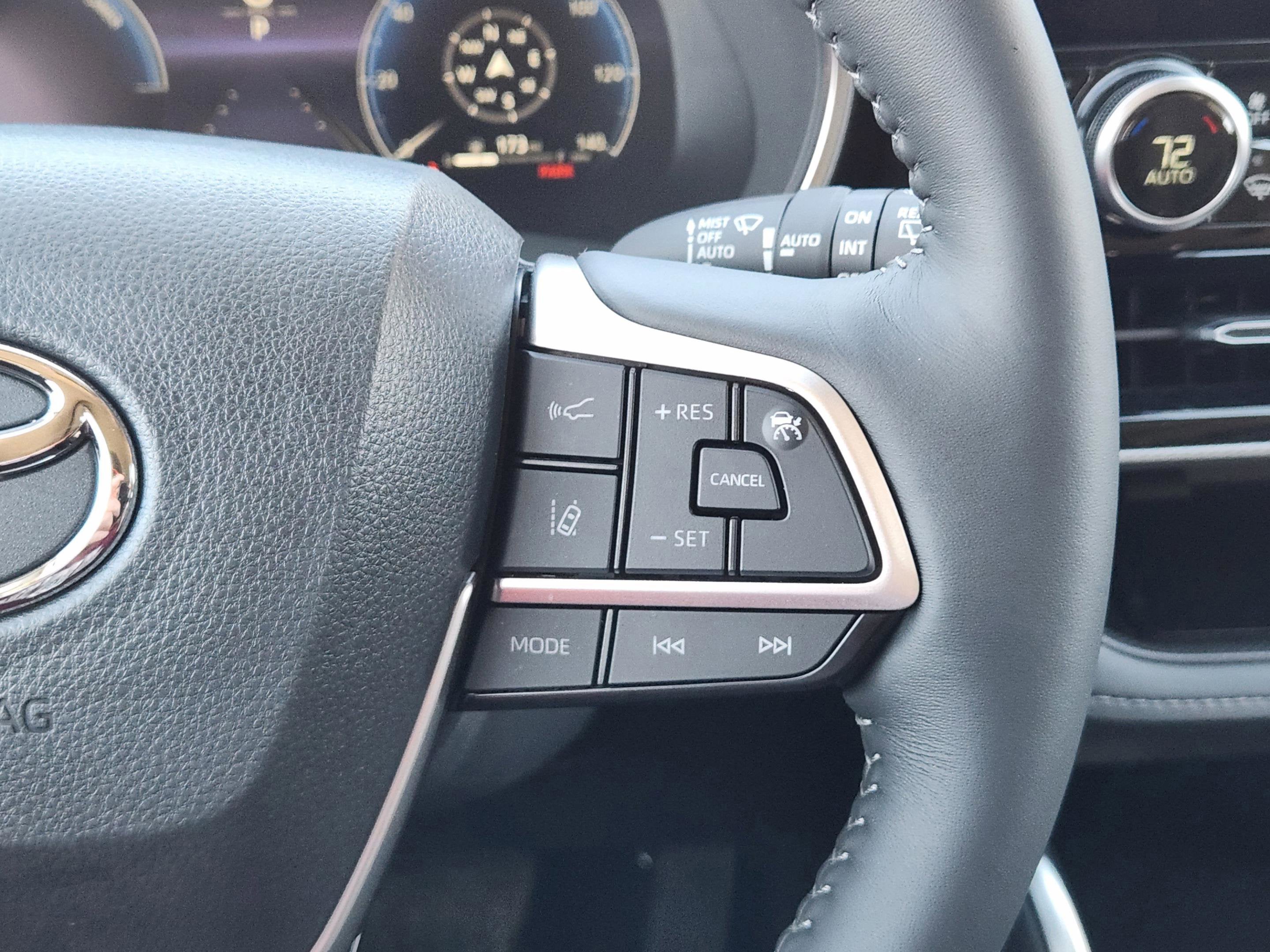 2025 Toyota Highlander Hybrid Platinum