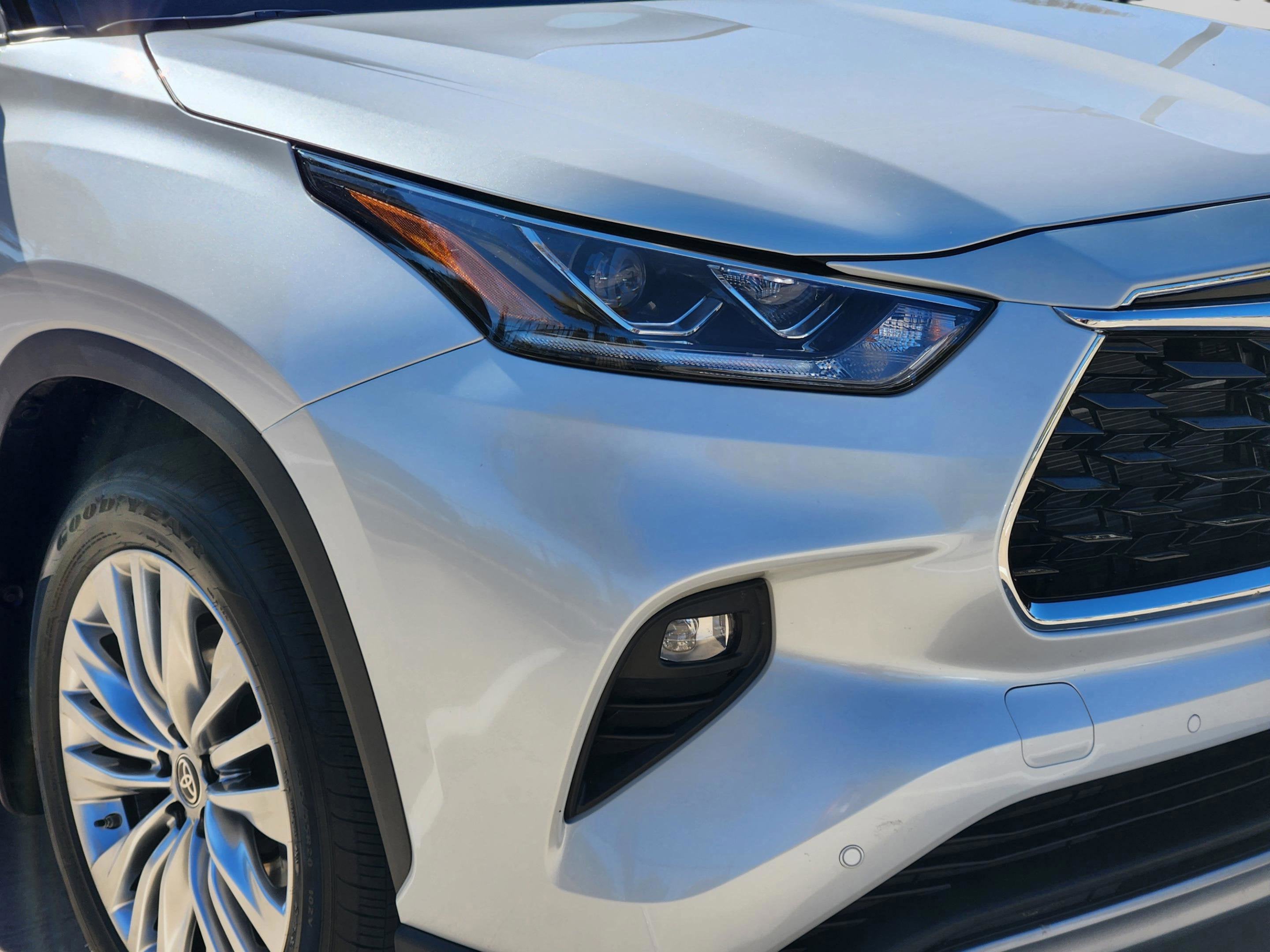 2025 Toyota Highlander Hybrid Platinum