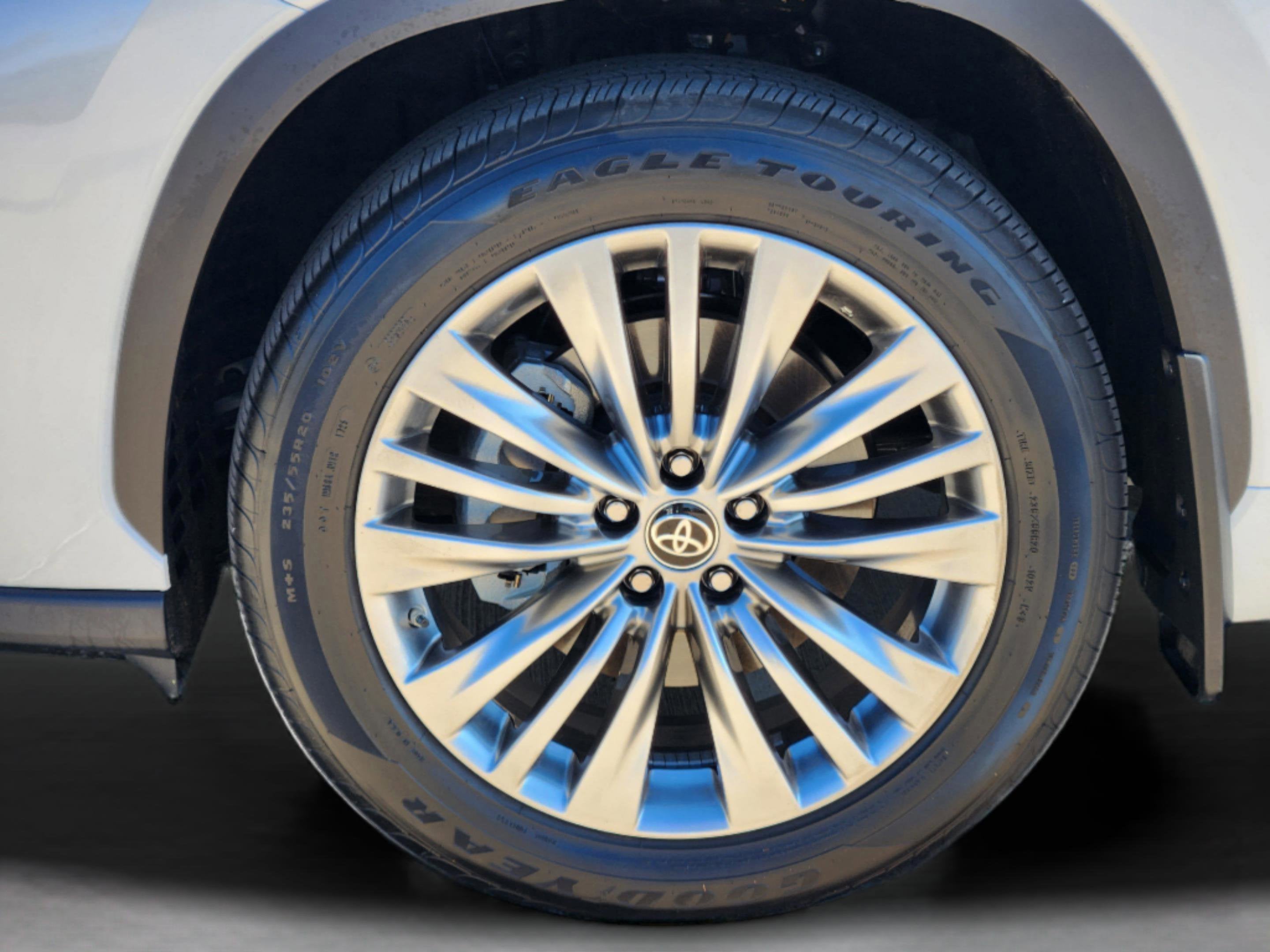 2025 Toyota Highlander Hybrid Platinum