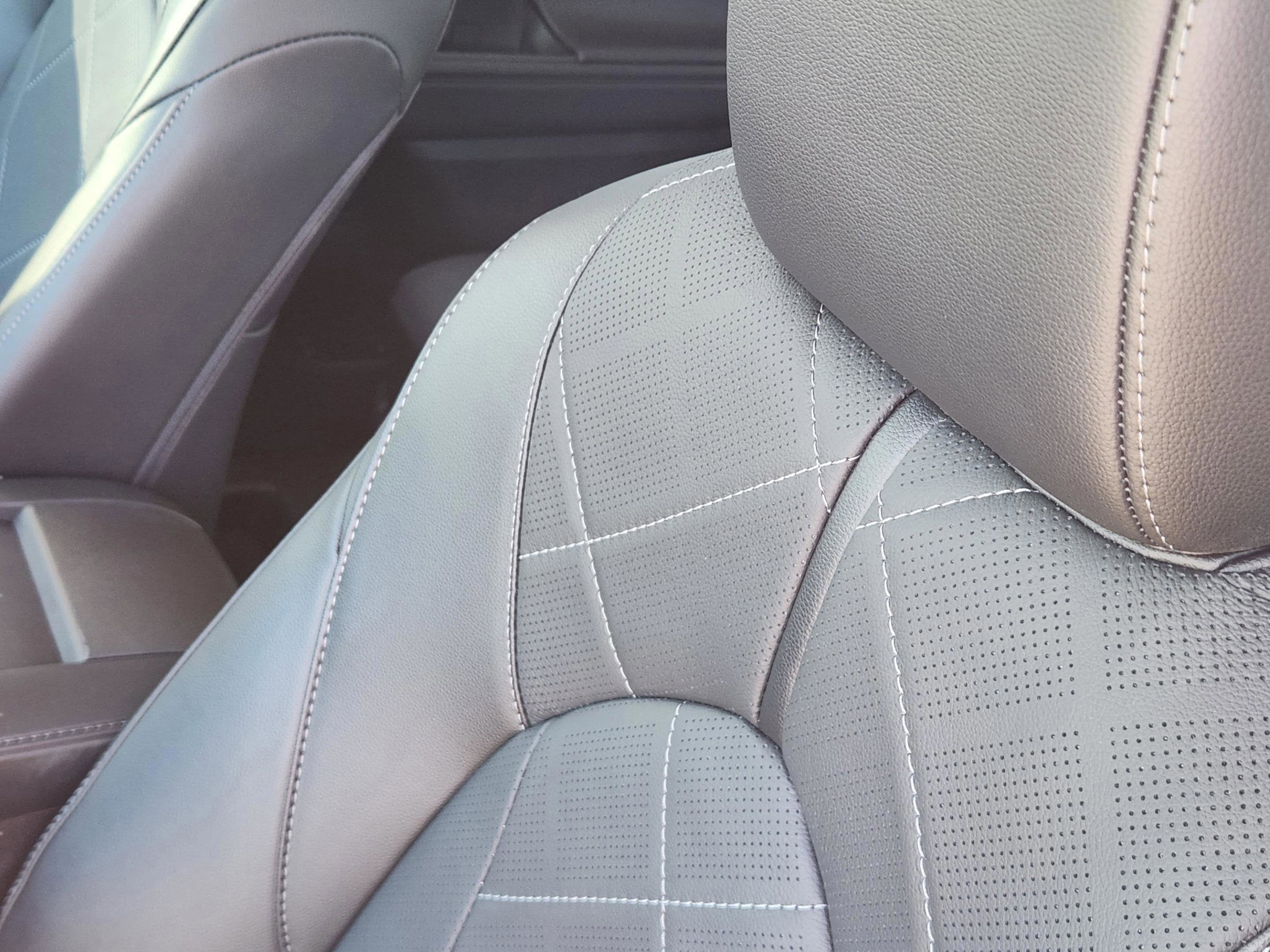 2025 Toyota Highlander Hybrid Platinum