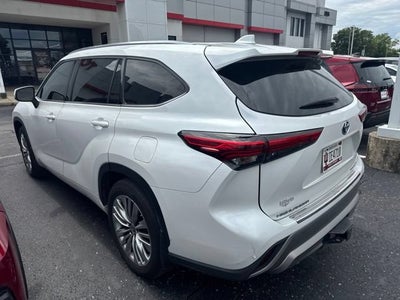 2022 Toyota Highlander Hybrid Platinum