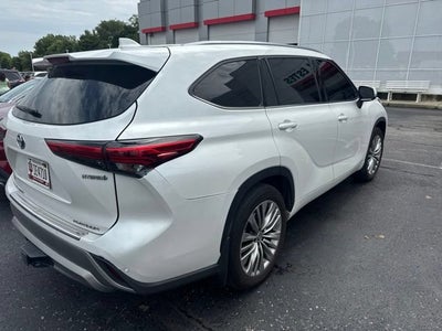 2022 Toyota Highlander Hybrid Platinum