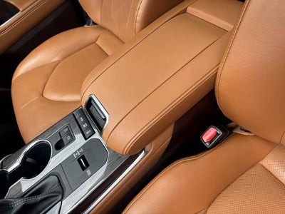 2022 Toyota Highlander Hybrid Platinum