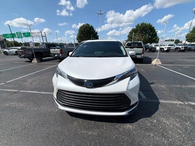 2025 Toyota Sienna XLE