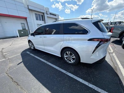 2025 Toyota Sienna XLE