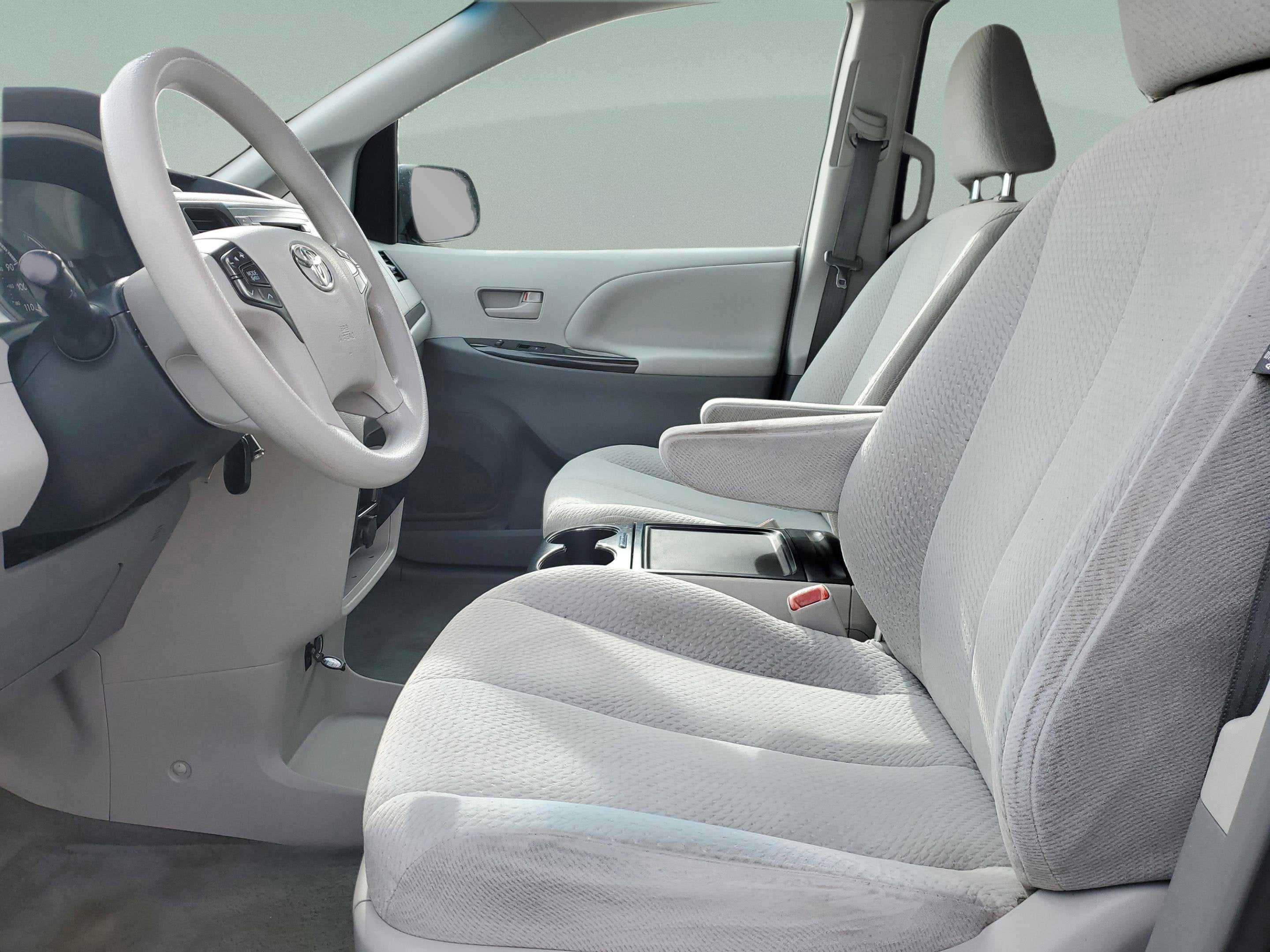 2013 Toyota Sienna LE