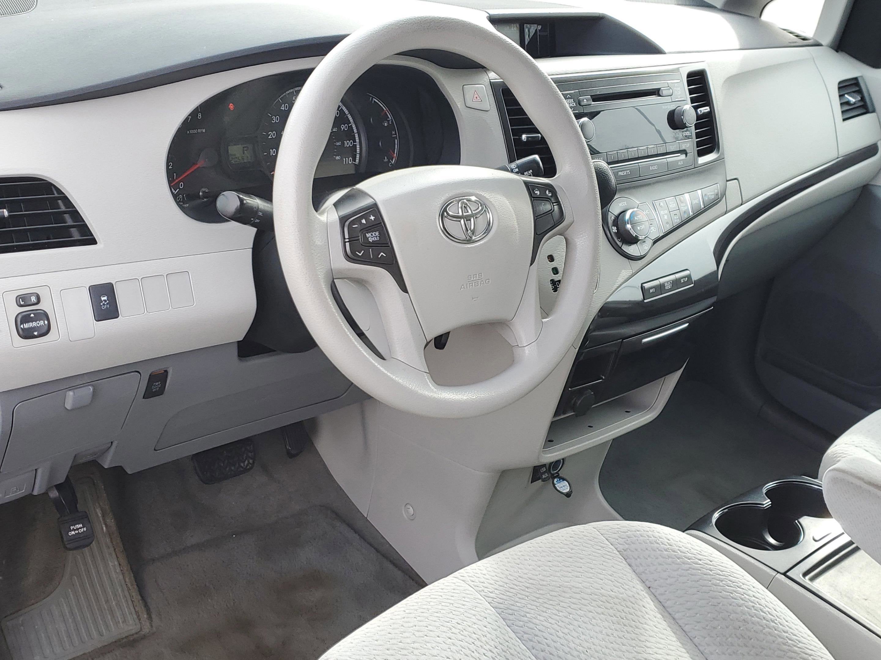 2013 Toyota Sienna LE