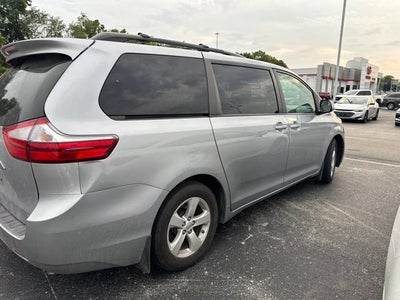 2017 Toyota Sienna LE