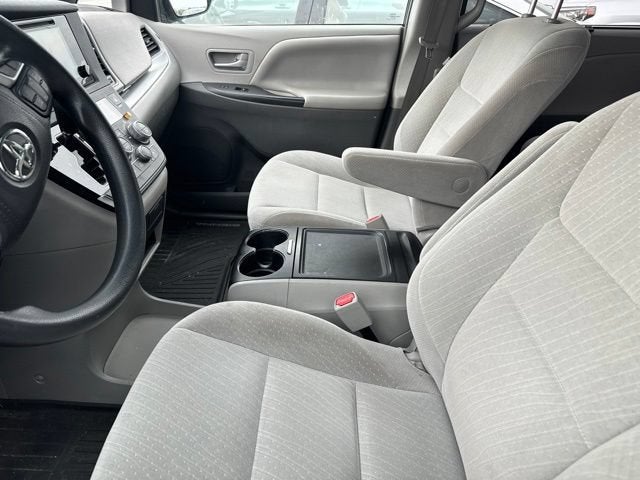 2017 Toyota Sienna LE