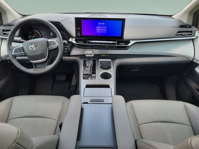 2025 Toyota Sienna XLE