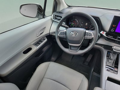 2025 Toyota Sienna XLE