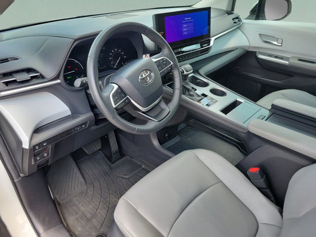 2025 Toyota Sienna XLE