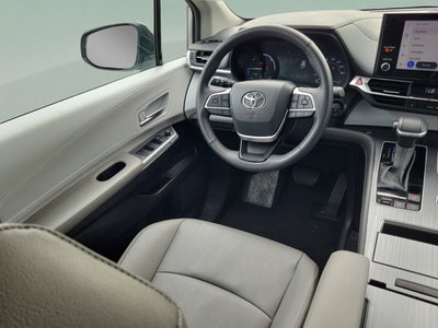 2025 Toyota Sienna XLE