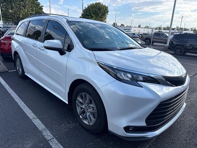 2025 Toyota Sienna XLE