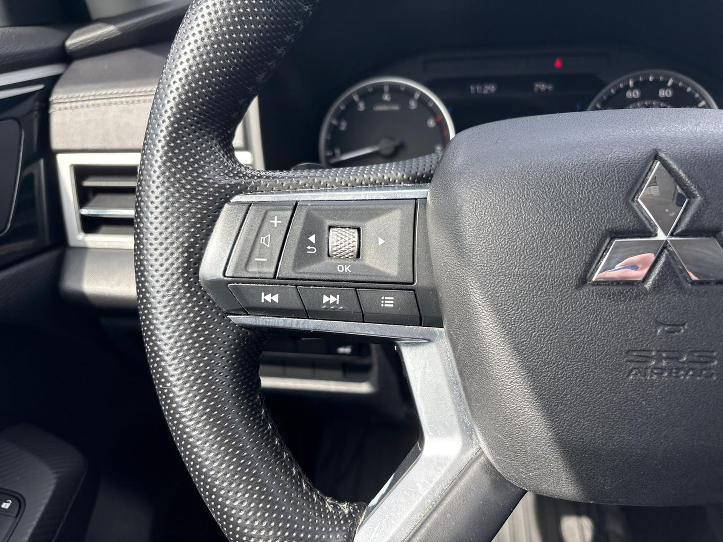 2023 Mitsubishi Outlander SE