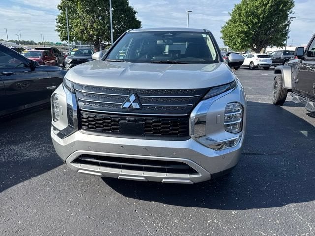 2023 Mitsubishi Outlander SE