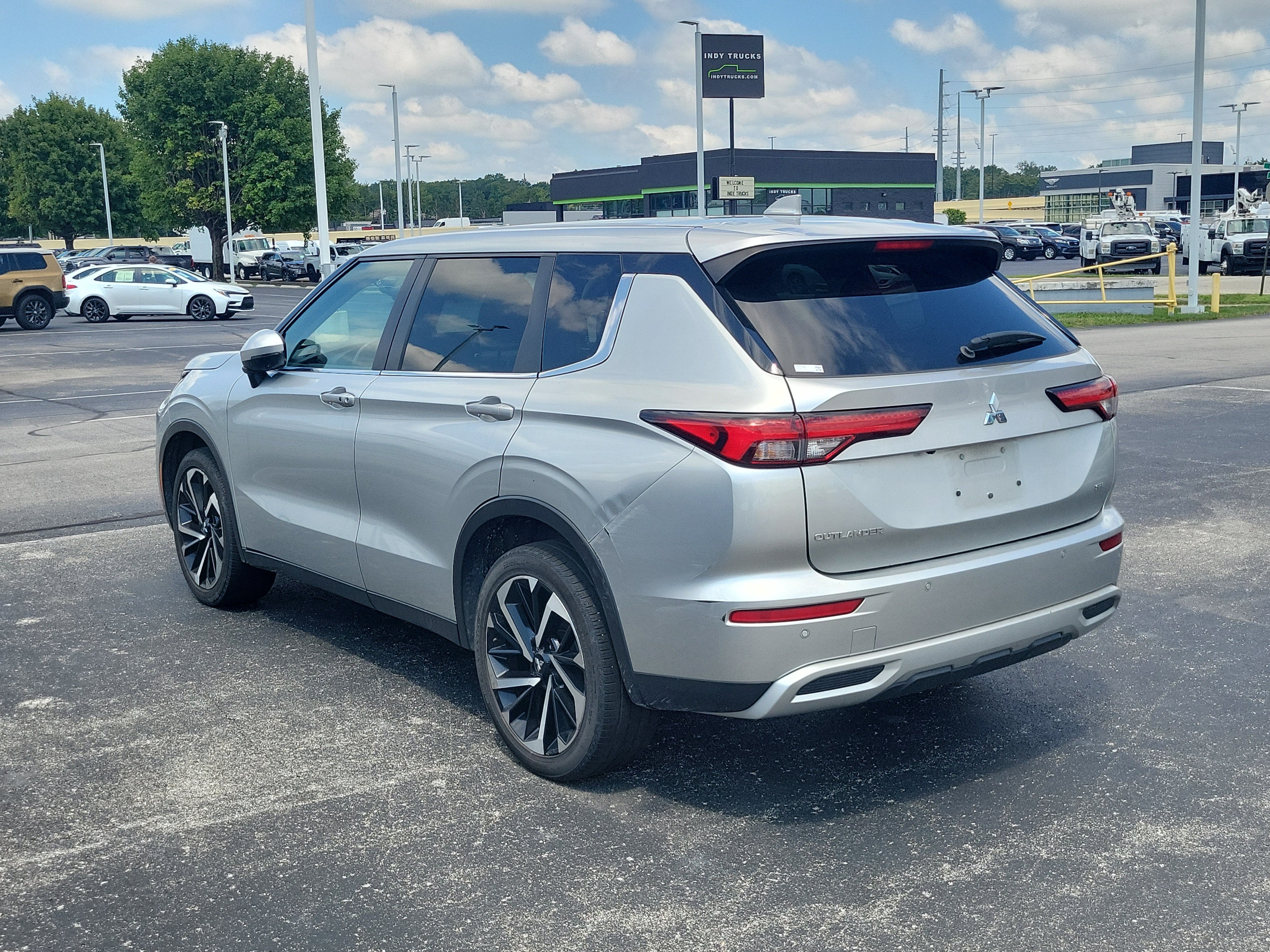 2023 Mitsubishi Outlander SE