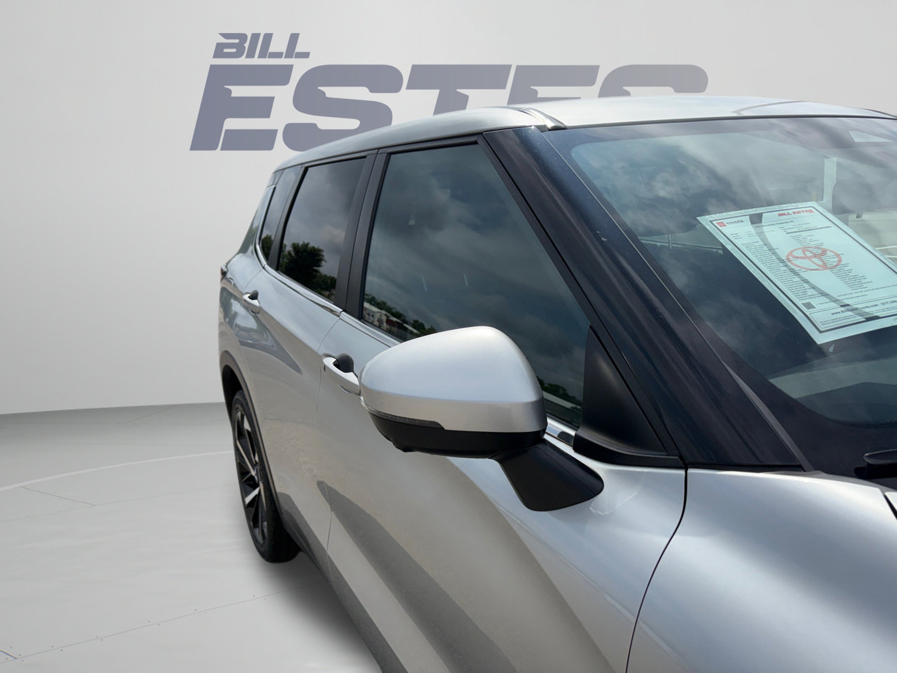 2023 Mitsubishi Outlander SE