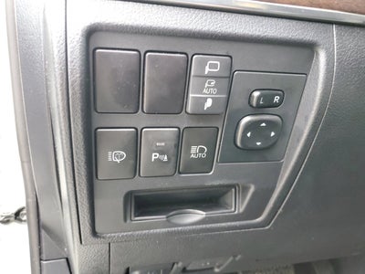 2019 Toyota Land Cruiser Base