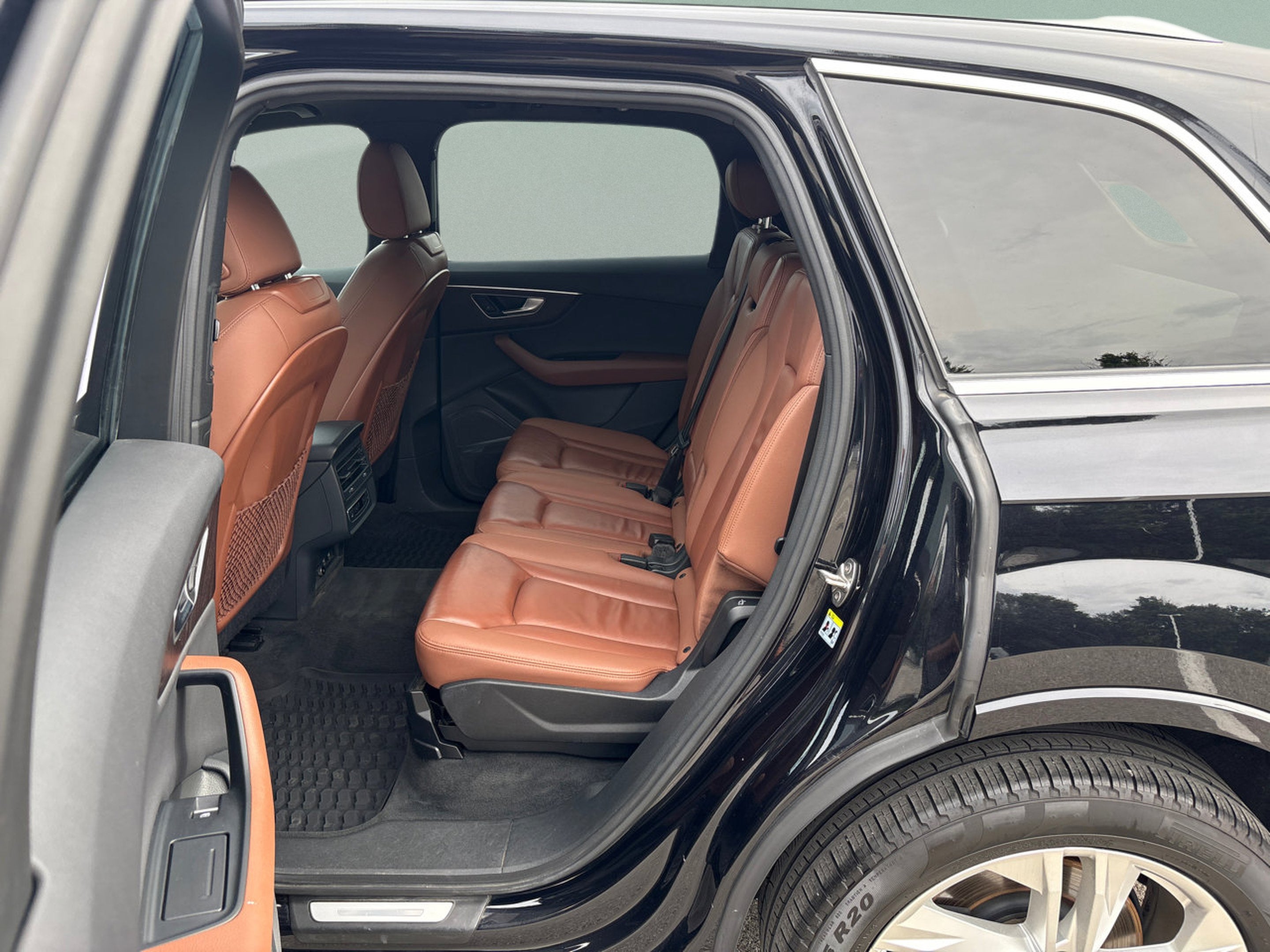 2020 Audi Q7 Premium Plus