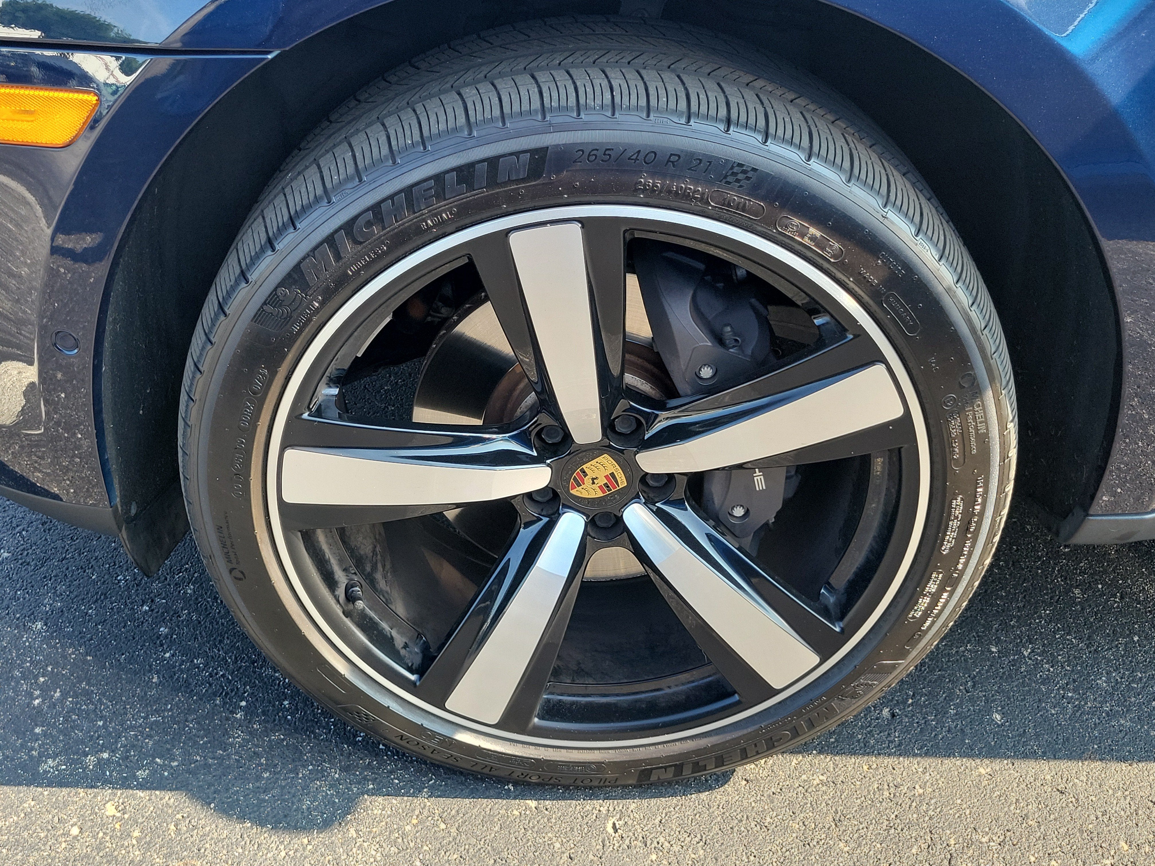 2023 Porsche Macan T