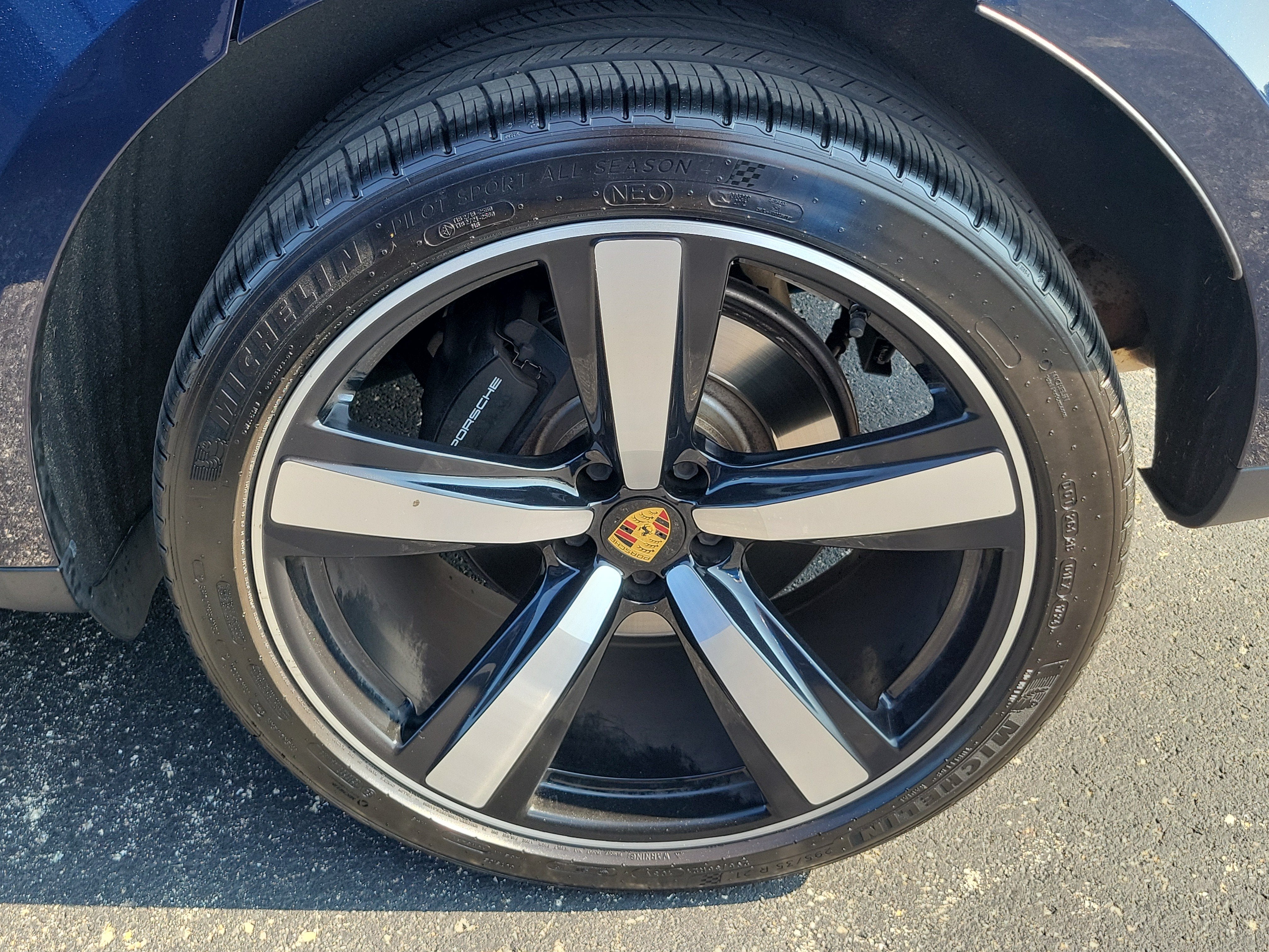 2023 Porsche Macan T