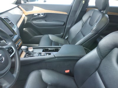 2021 Volvo XC90 Momentum