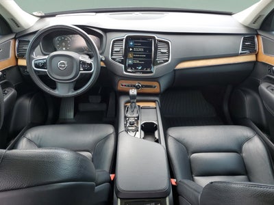 2021 Volvo XC90 Momentum