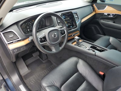 2021 Volvo XC90 Momentum