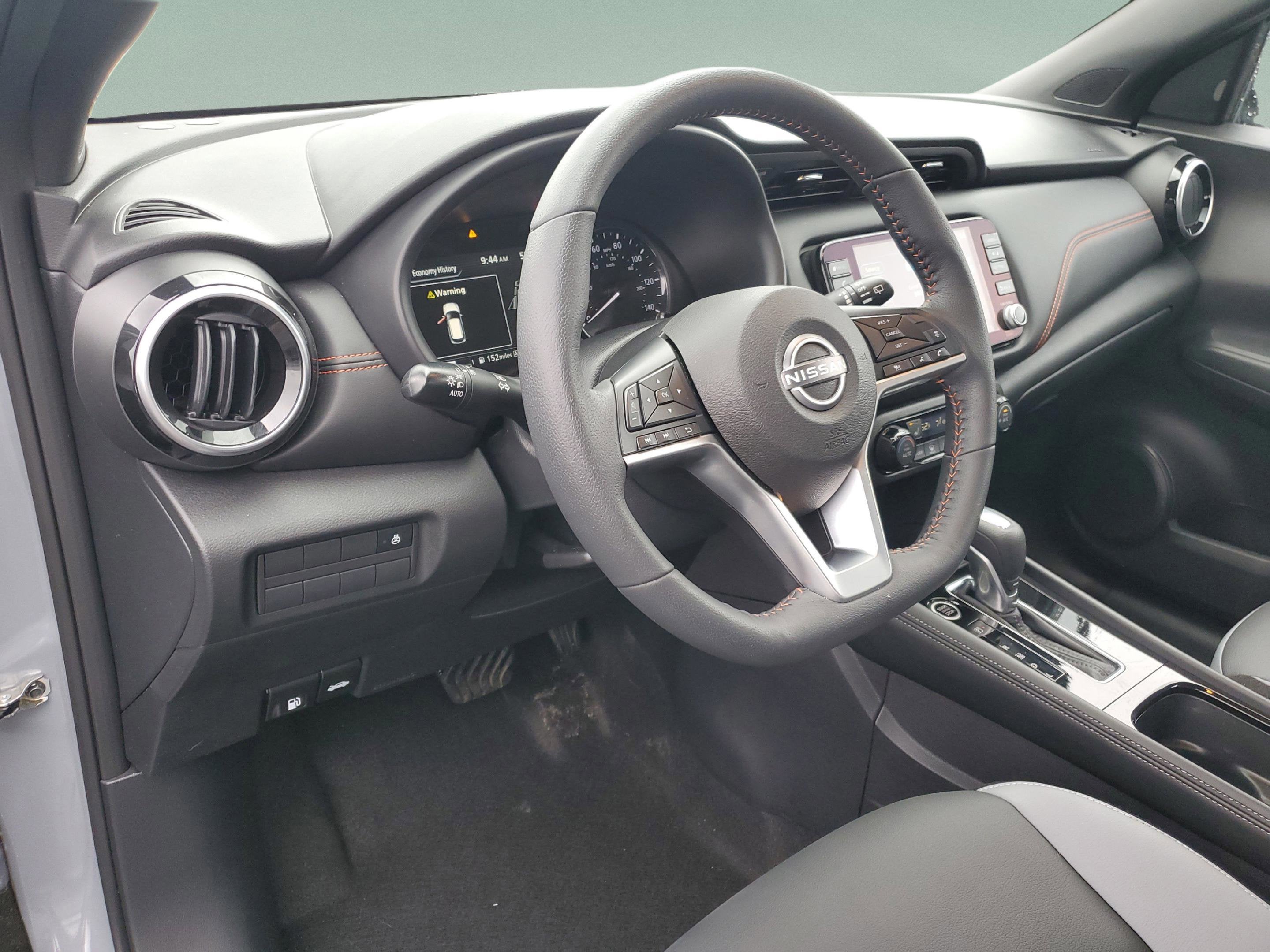 2023 Nissan Kicks SR