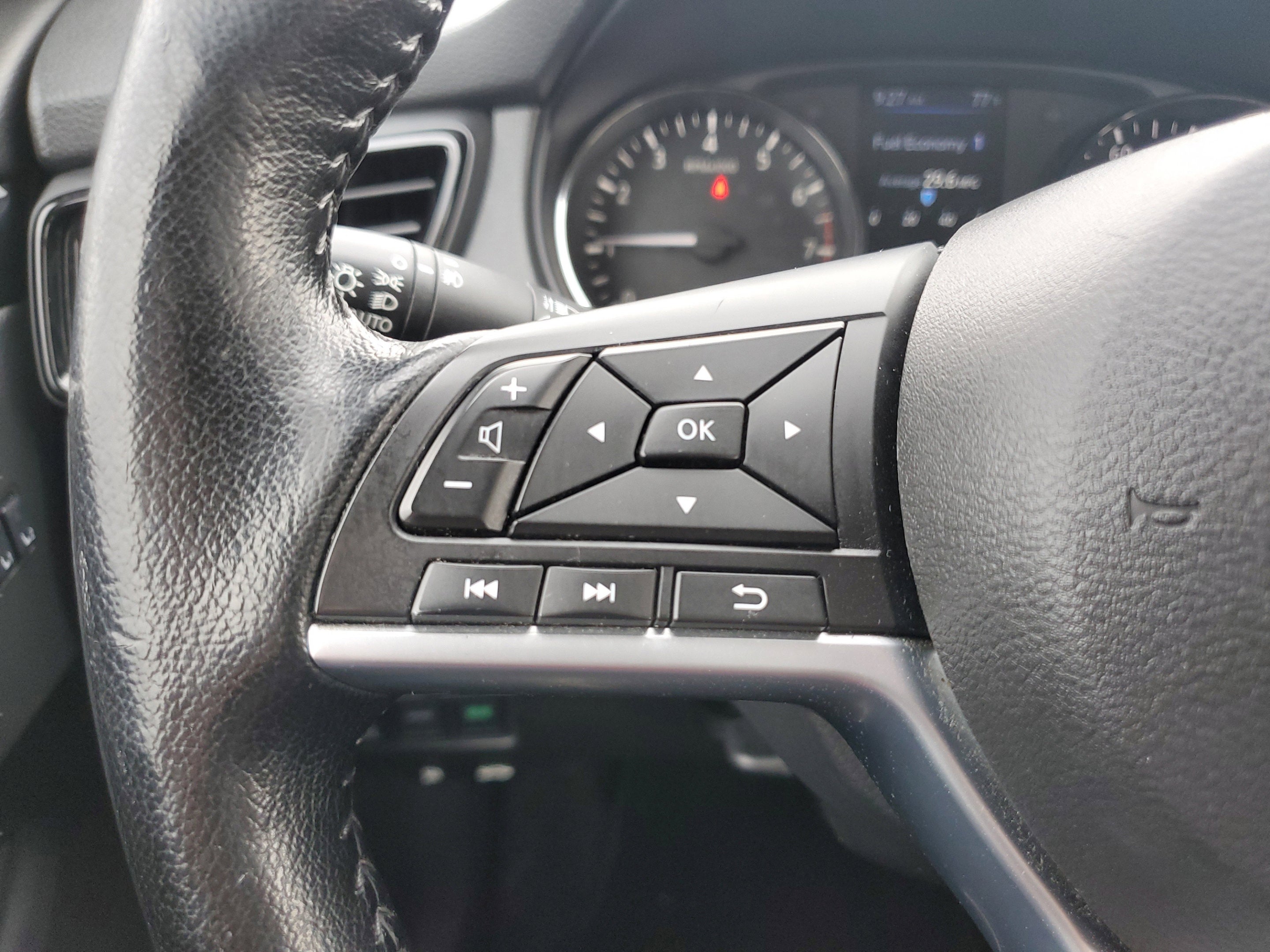 2022 Nissan Rogue Sport SV
