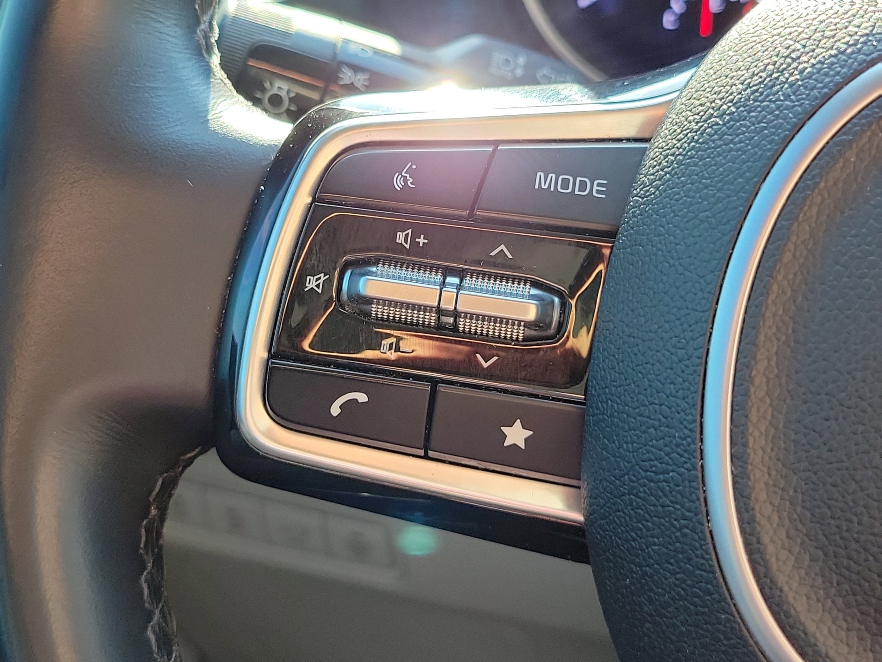 2023 Kia Carnival EX