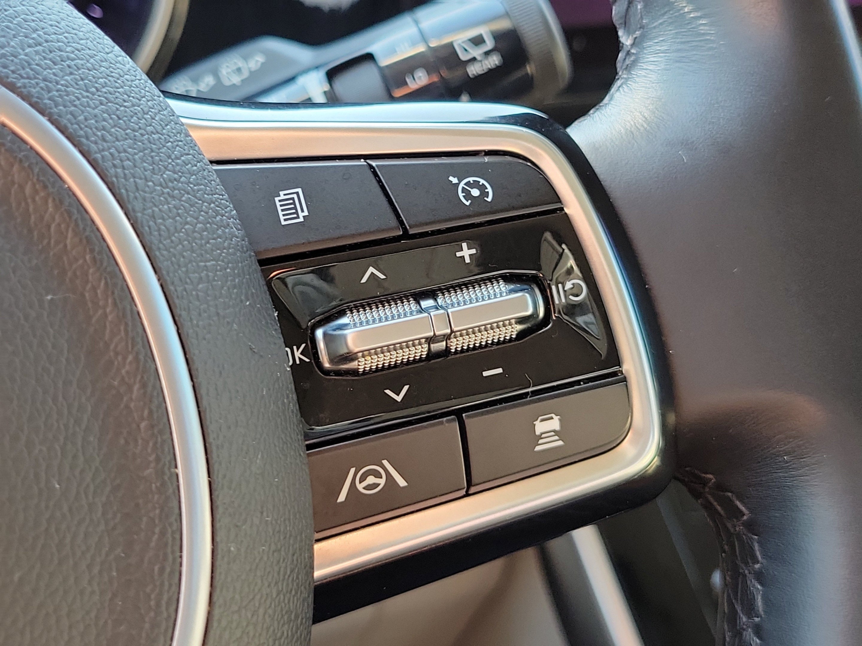 2023 Kia Carnival EX