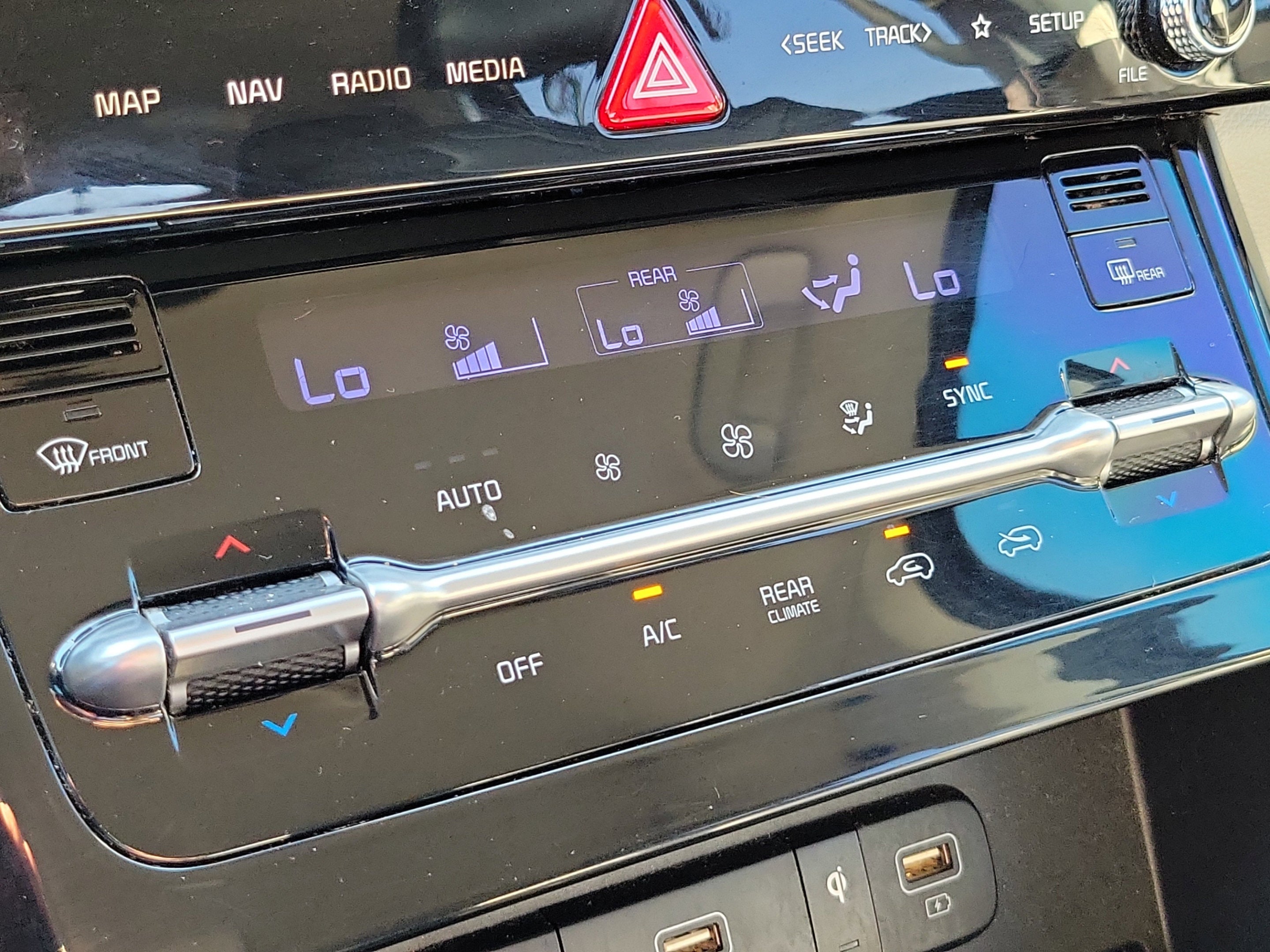 2023 Kia Carnival EX
