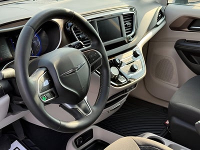 2022 Chrysler Voyager LX