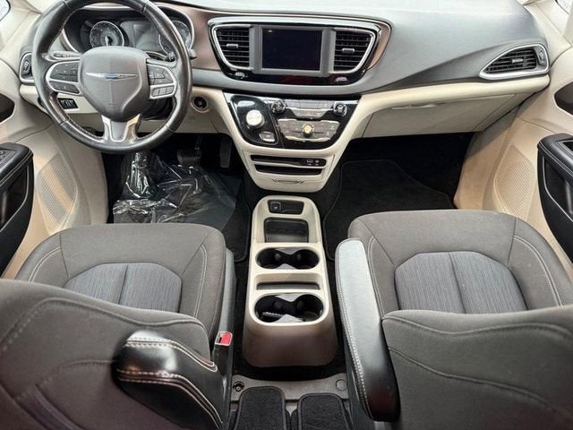 2020 Chrysler Voyager LX