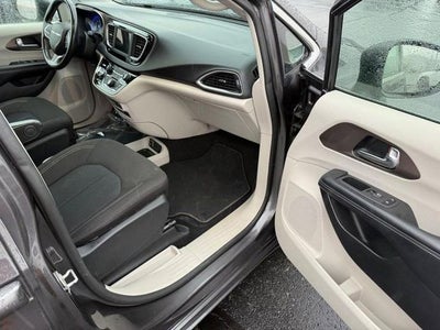 2020 Chrysler Voyager LX