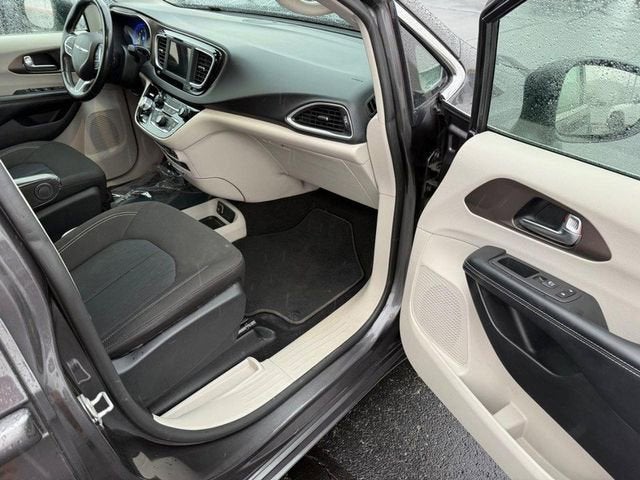 2020 Chrysler Voyager LX