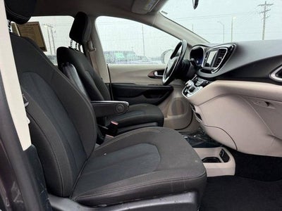 2020 Chrysler Voyager LX