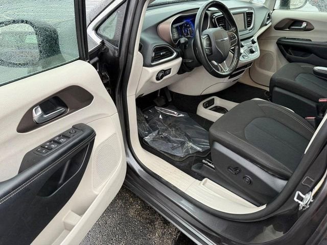 2020 Chrysler Voyager LX