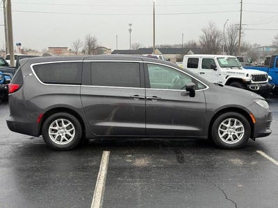 2020 Chrysler Voyager LX