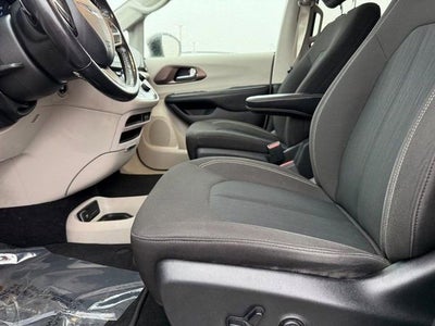 2020 Chrysler Voyager LX